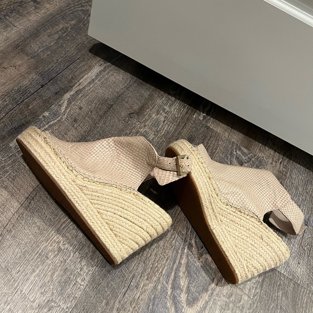 Kenneth Cole Olivia tan sandal wedge